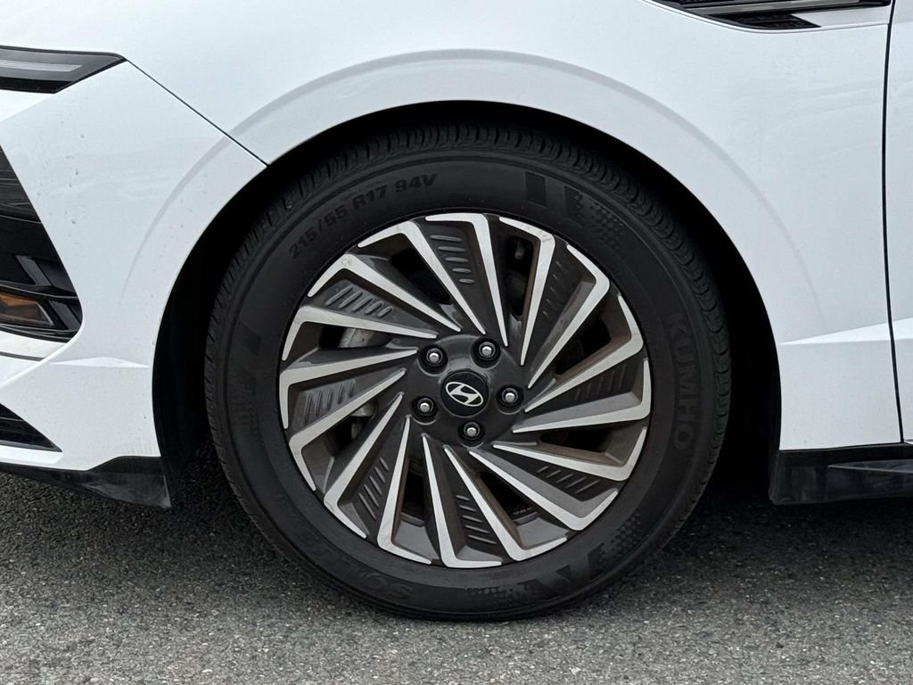 Certified Used 2025 White Hyundai SEL image 11