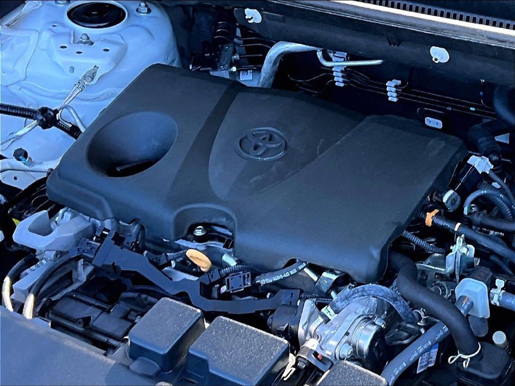 Used 2025 White Toyota XLE image 35