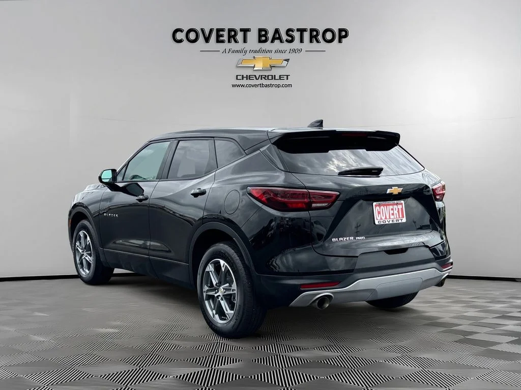 Used 2025 Black Chevrolet LT image 4