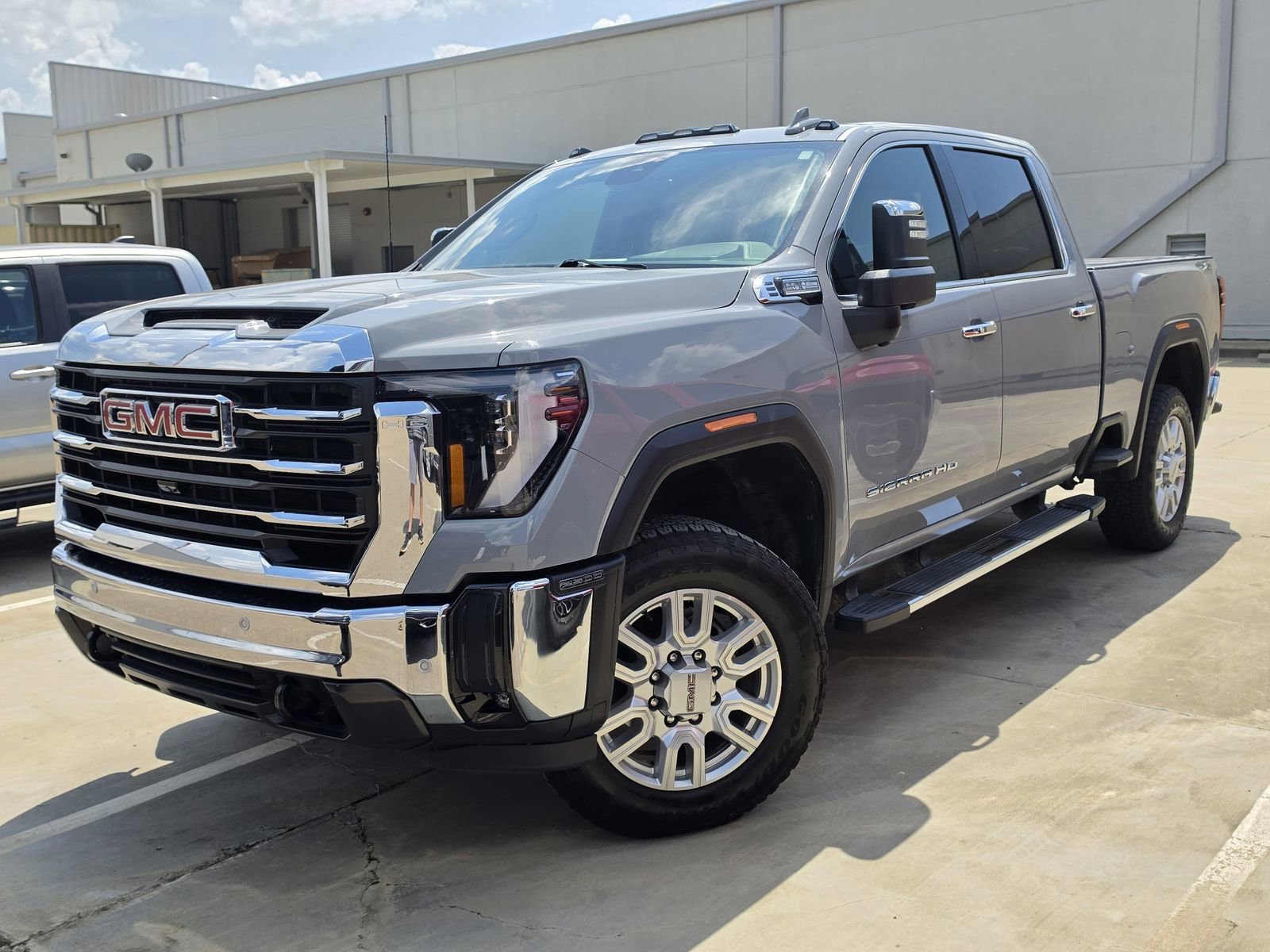 2024 GMC Sierra 4WD Crew Cab Standard Box SLT's photo