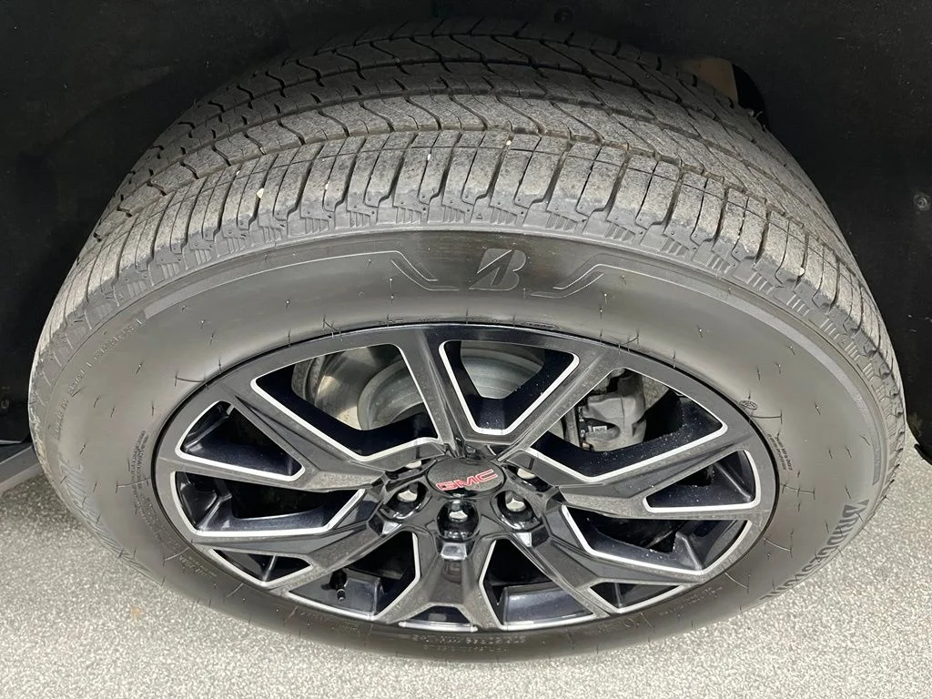 Used 2025 White GMC Elevation image 16