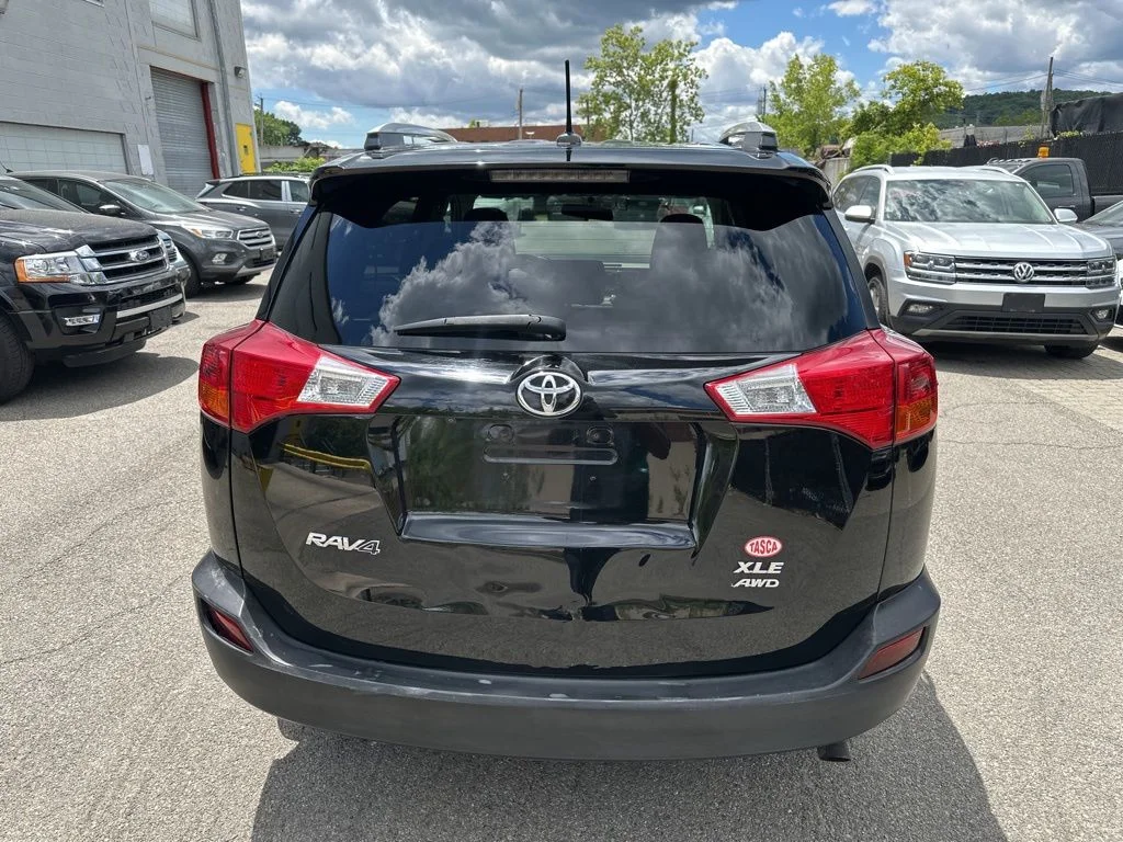 Used 2015 Black Toyota XLE image 5