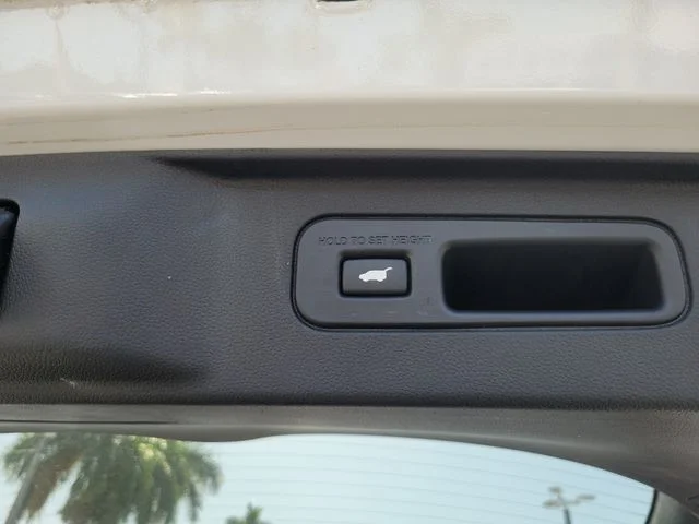 Used 2025 White Honda Touring image 9