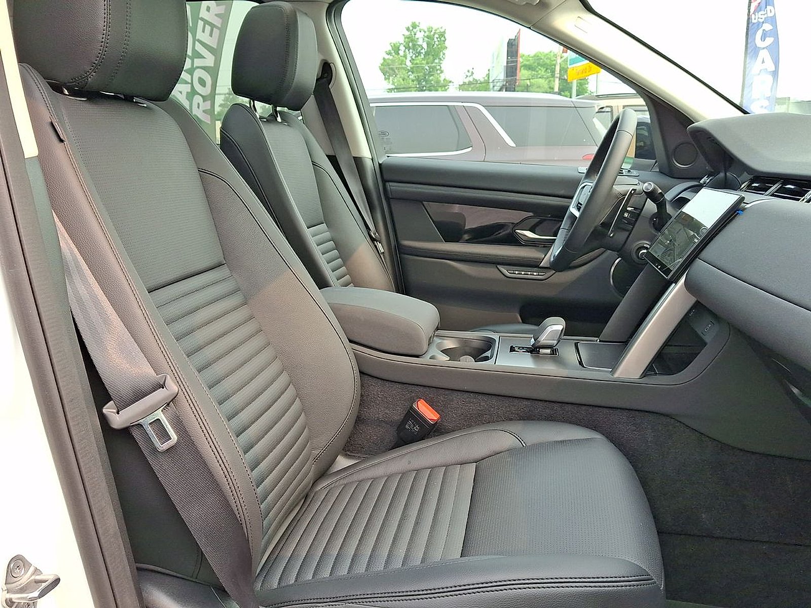 Used 2025 Fuji White - 1AA Land Rover S image 29