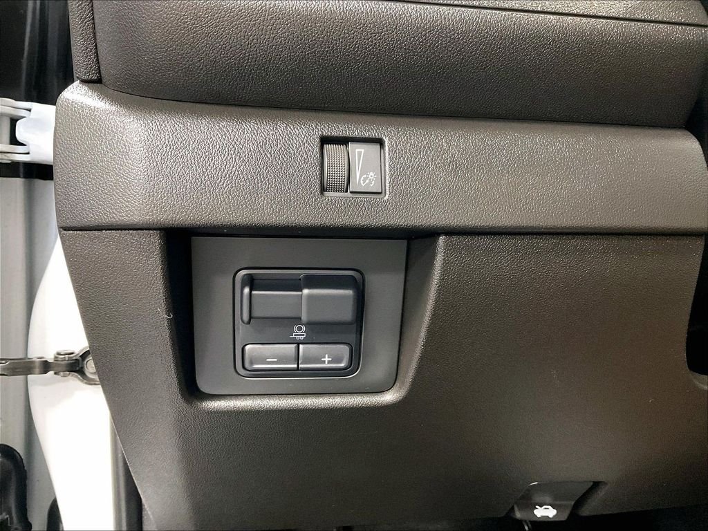 Used 2025 White Chevrolet Trail Boss image 25