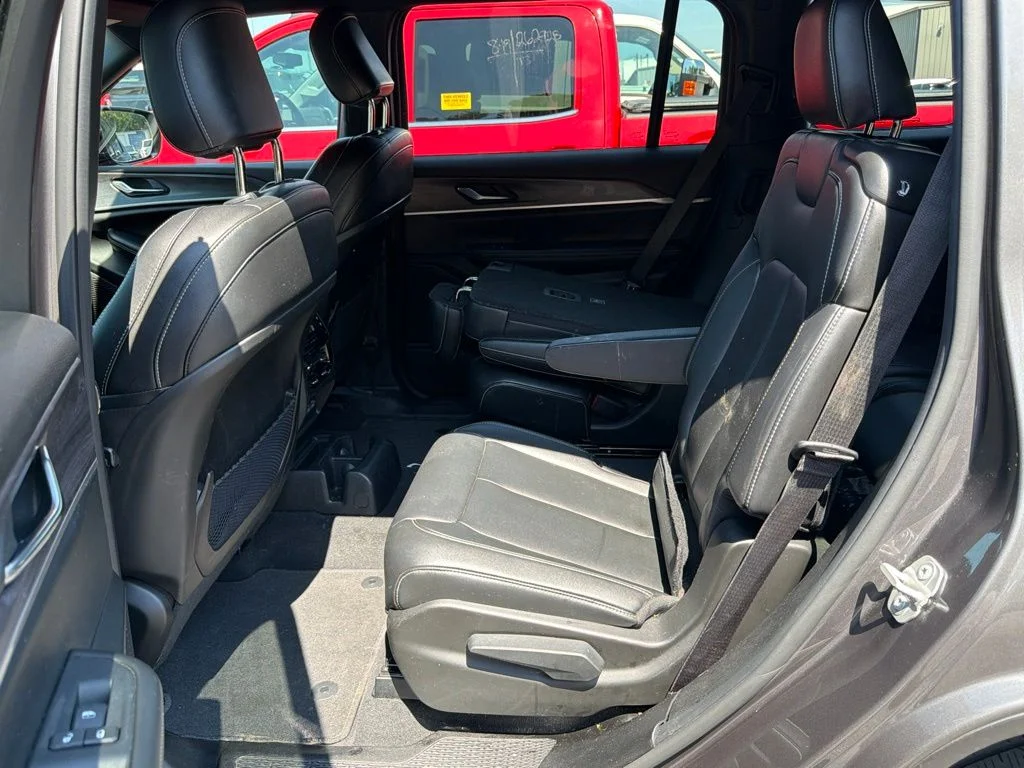 Used 2024 Metallic Jeep Limited image 14