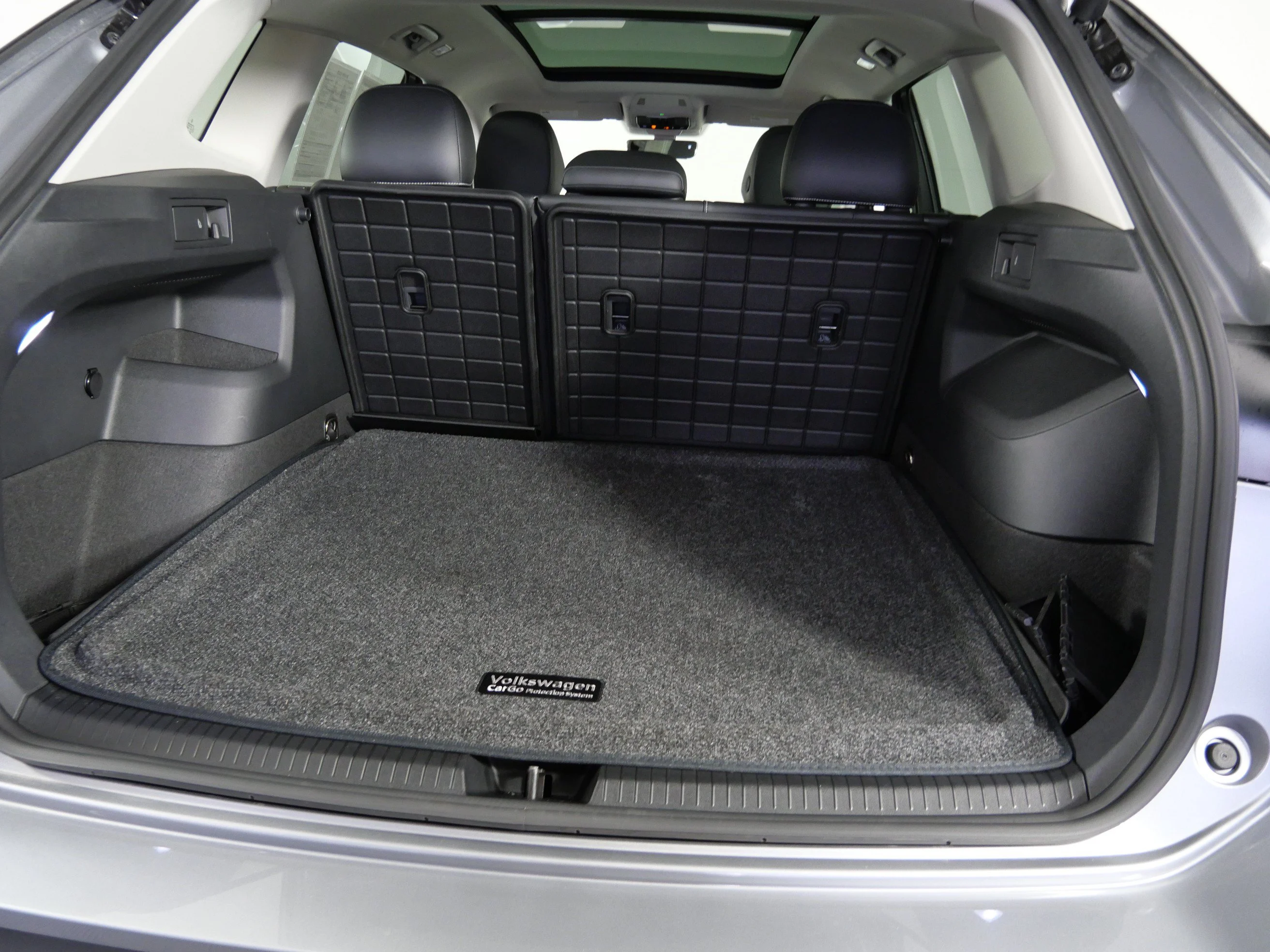 Certified Used 2026  Volkswagen SE image 18