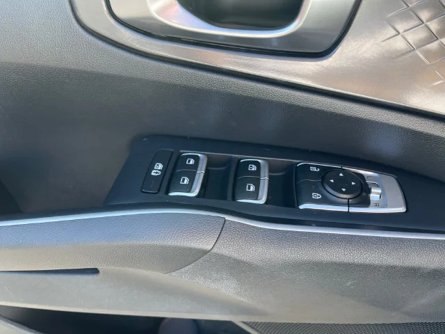 Used 2023 White Kia LX image 18