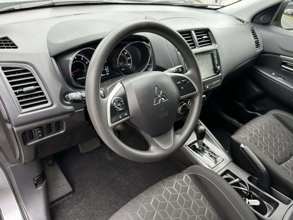 Used 2024 Gray Mitsubishi 2.0 SE image 2
