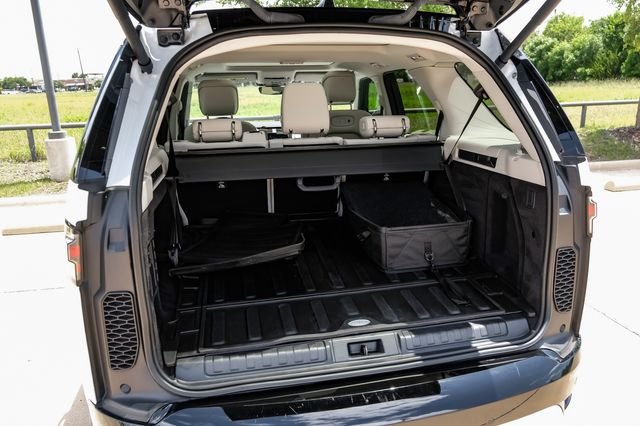 Used 2025 White Land Rover Dynamic SE image 69