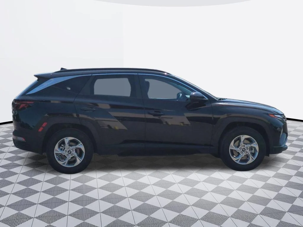 Used 2024 Black Pearl Hyundai SEL image 7