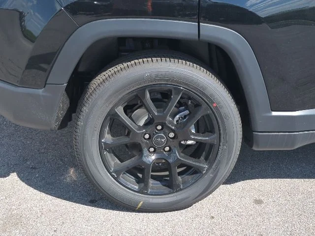 New 2026 Black Jeep Latitude image 30
