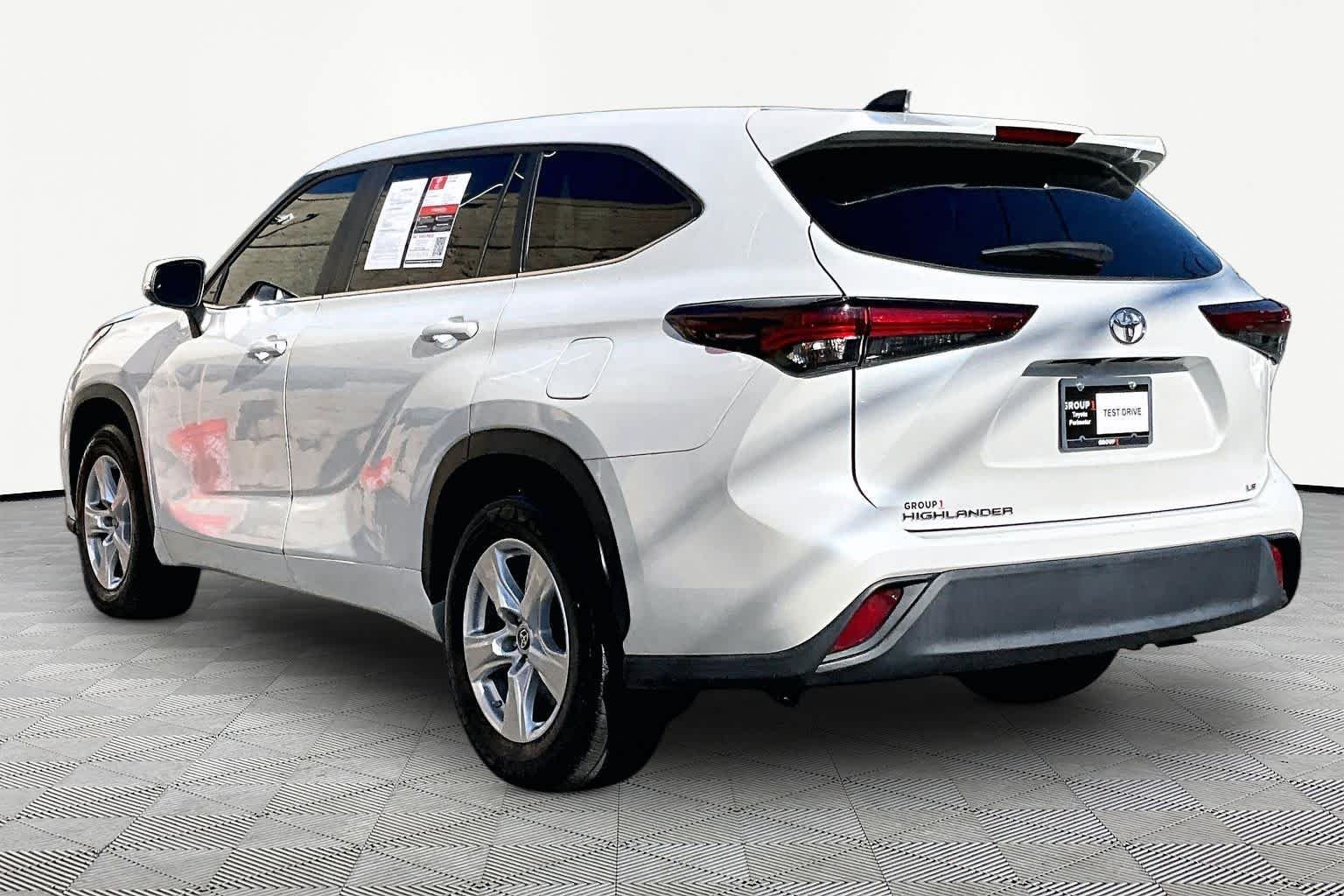 Used 2023 Wind Chill Pearl Toyota LE image 12