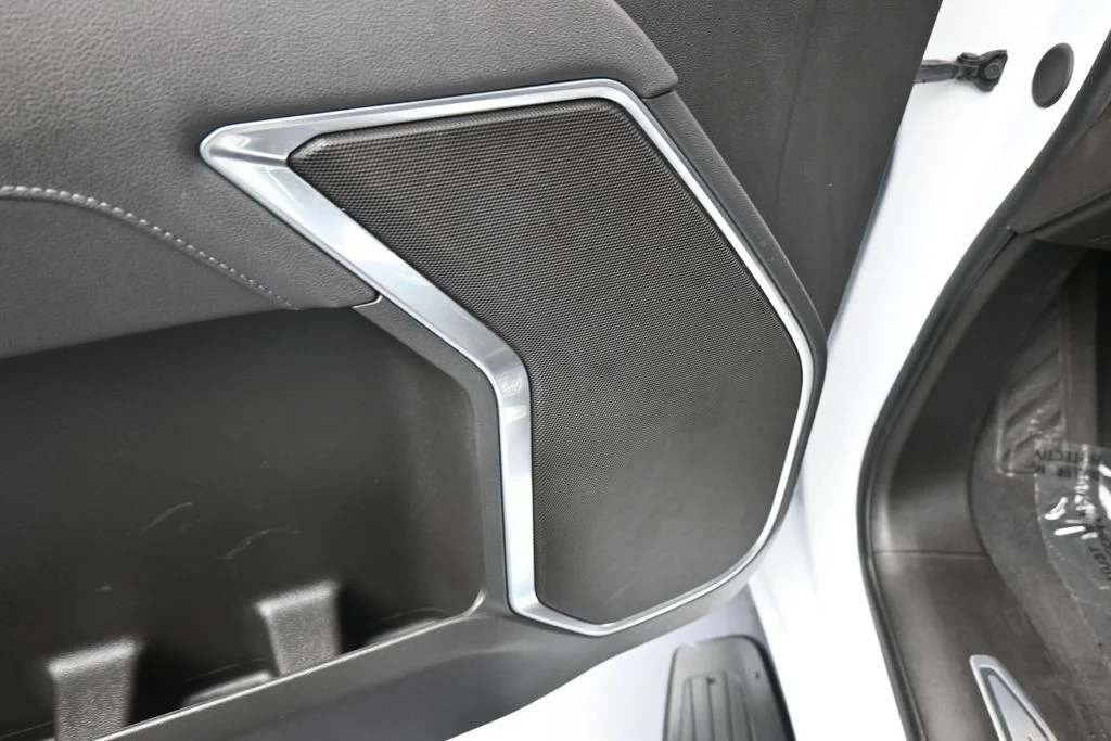 Used 2025 Summit White Chevrolet LT image 13