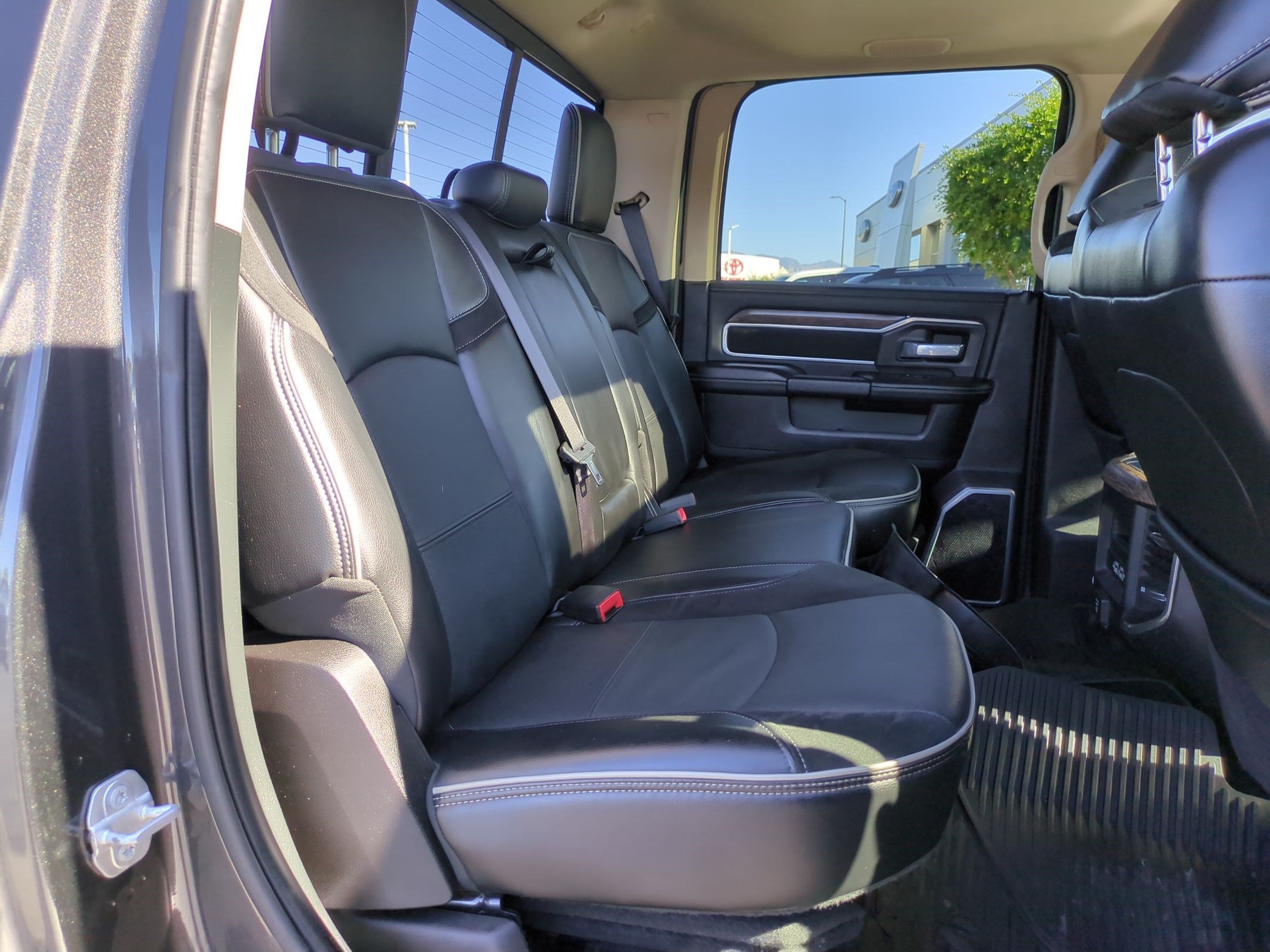 Used 2019 Granite Crystal Clearcoat Metallic Ram Laramie image 29
