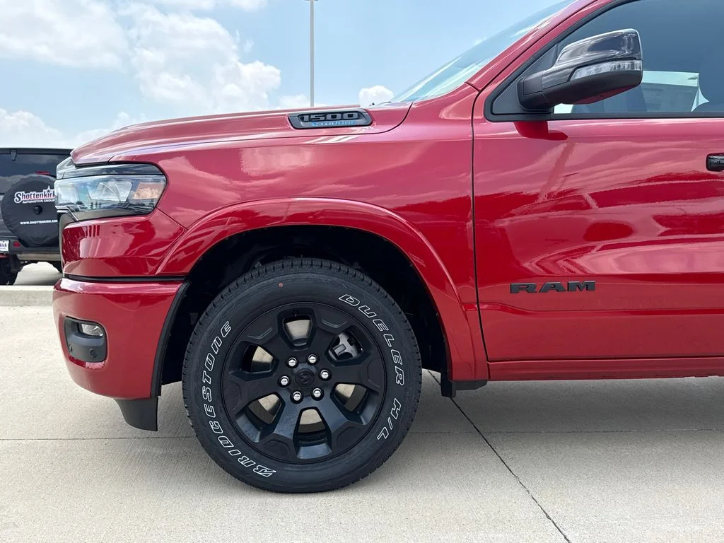 New 2026 Molten Red Pearl-Coat Exterior Paint RAM Big Horn/Lone Star image 5