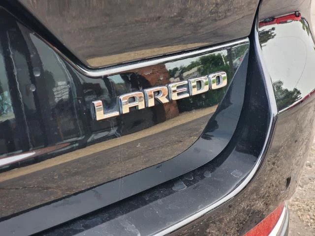 Used 2023 Diamond Black Crystal Pearlcoat Jeep Laredo X image 31