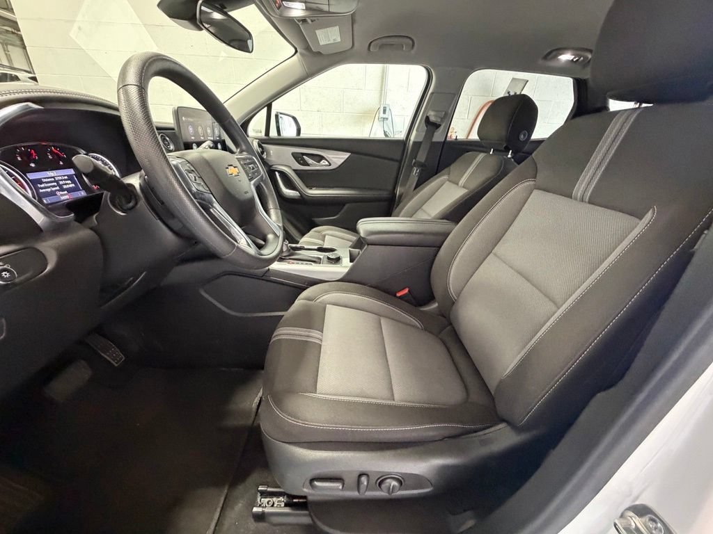 Used 2025 Summit White Chevrolet 2LT image 10