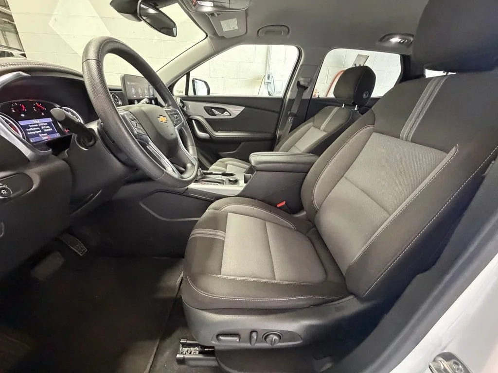 Used 2025 Summit White Chevrolet 2LT image 10