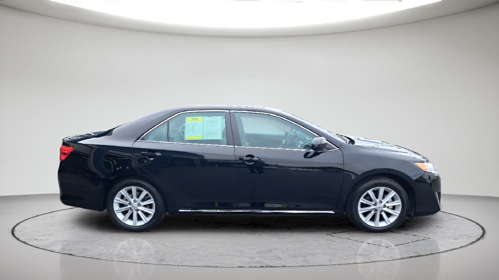 Used 2014 Black Toyota XLE image 5
