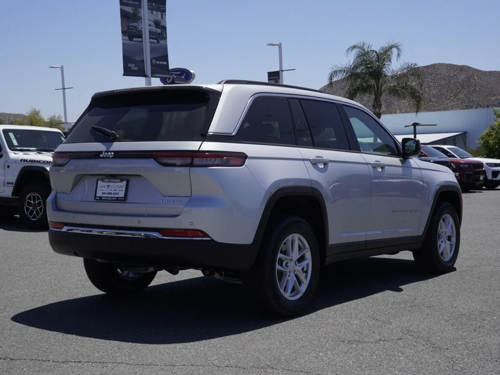 New 2026 Silver Zynith Jeep Laredo image 3