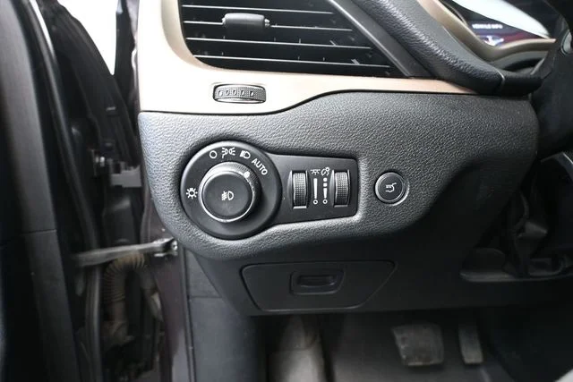 Used 2015 Gray Jeep Limited image 32