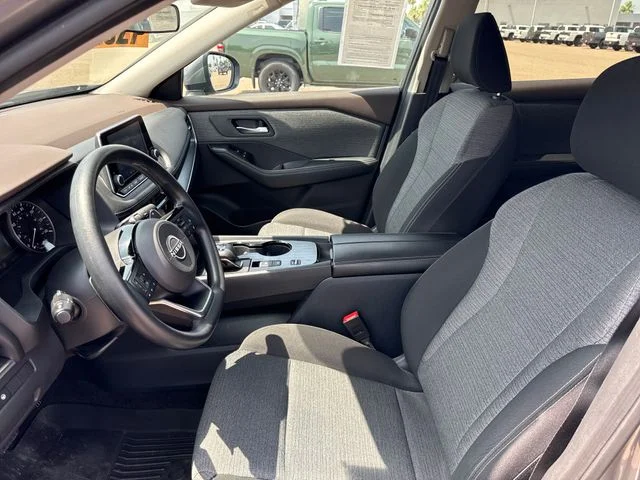 Used 2023 Gray Nissan SV image 9
