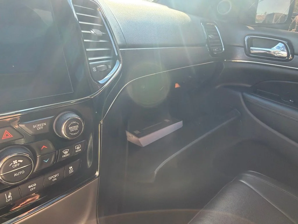 Certified Used 2020 Black Jeep Overland image 34