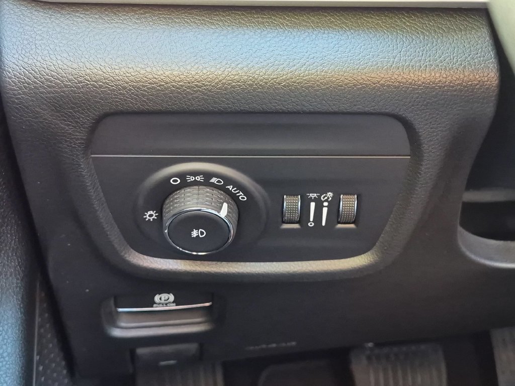 New 2026 Baltic Gray Metallic Clear-Coat Exterior Paint Jeep Limited Reserve image 18