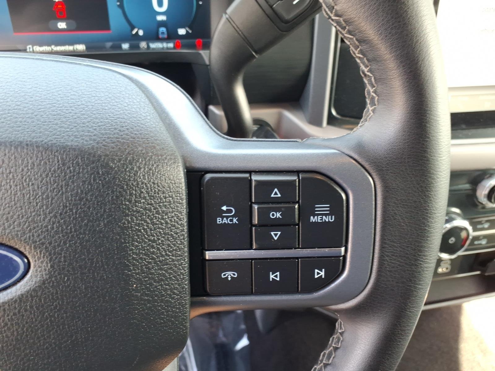 Used 2025 Black Metallic Ford XLT image 28