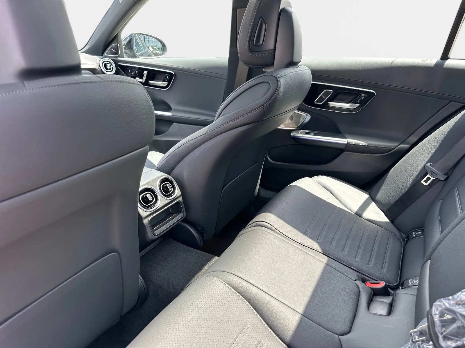 2025 Mercedes-Benz C-Class Sedan C 300 - Photo 14