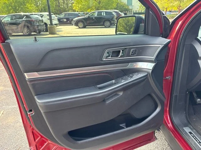 Used 2016 Red Ford Sport image 9