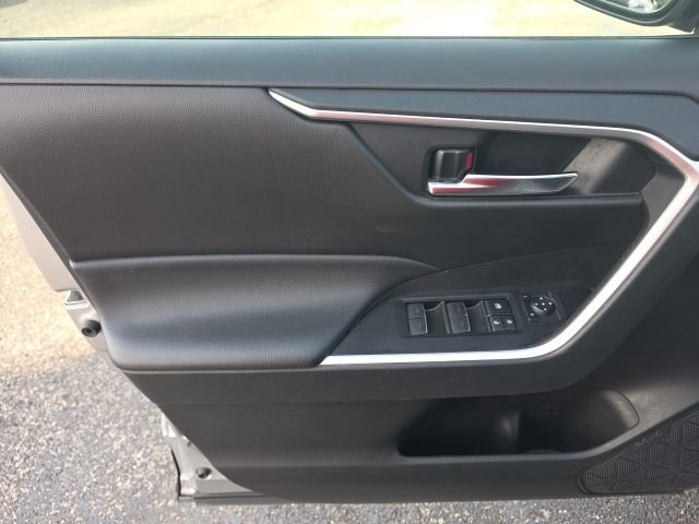 2024 Toyota RAV4 XLE - Photo 13
