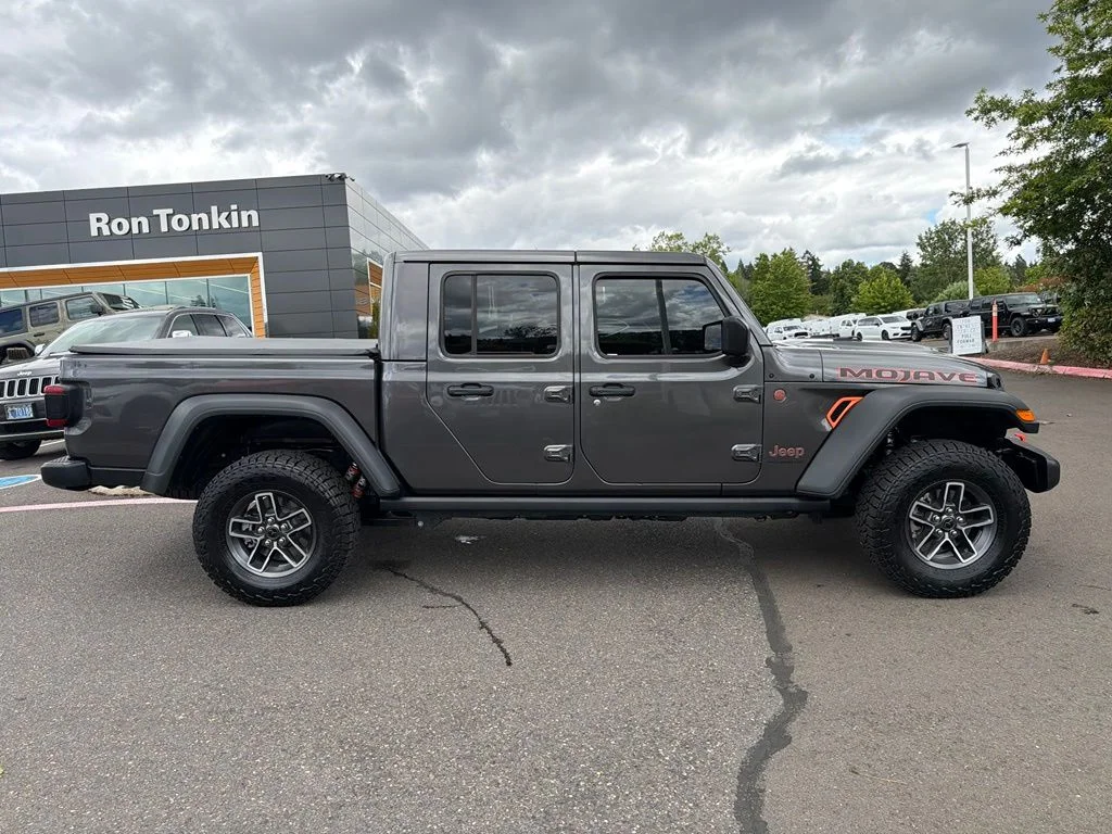 Used 2025 Granite Crystal Metallic Clearcoat Jeep Mojave image 8