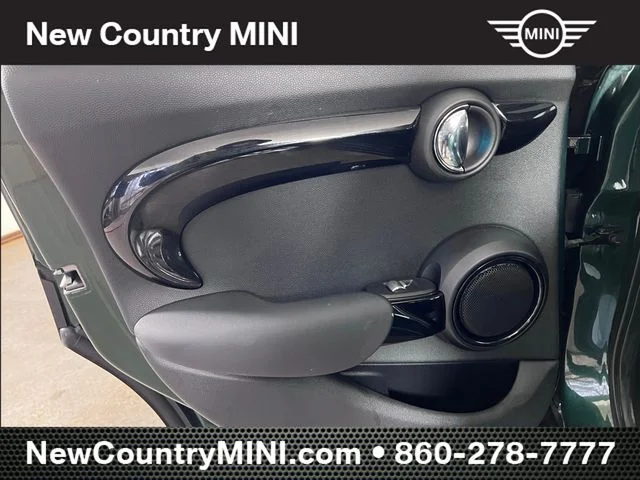 Used 2019 Green MINI  image 27