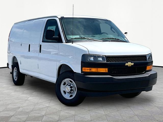 2026 Chevrolet Express 2500 Work Van HD's photo