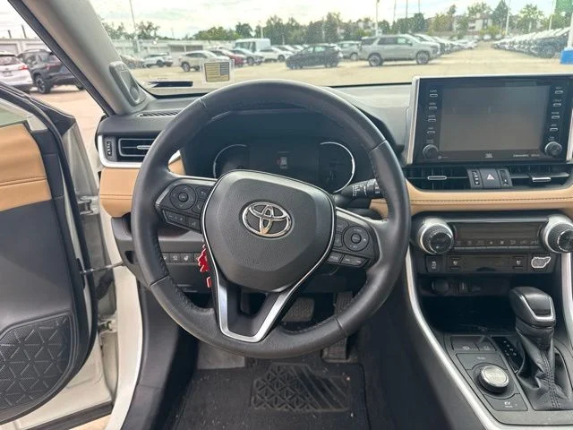 Used 2021  Toyota Limited image 16