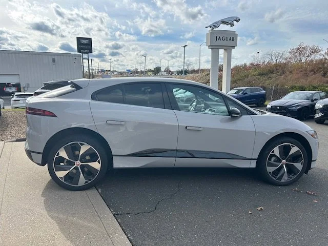 Used 2022 Borasco Gray Metallic Jaguar HSE image 8