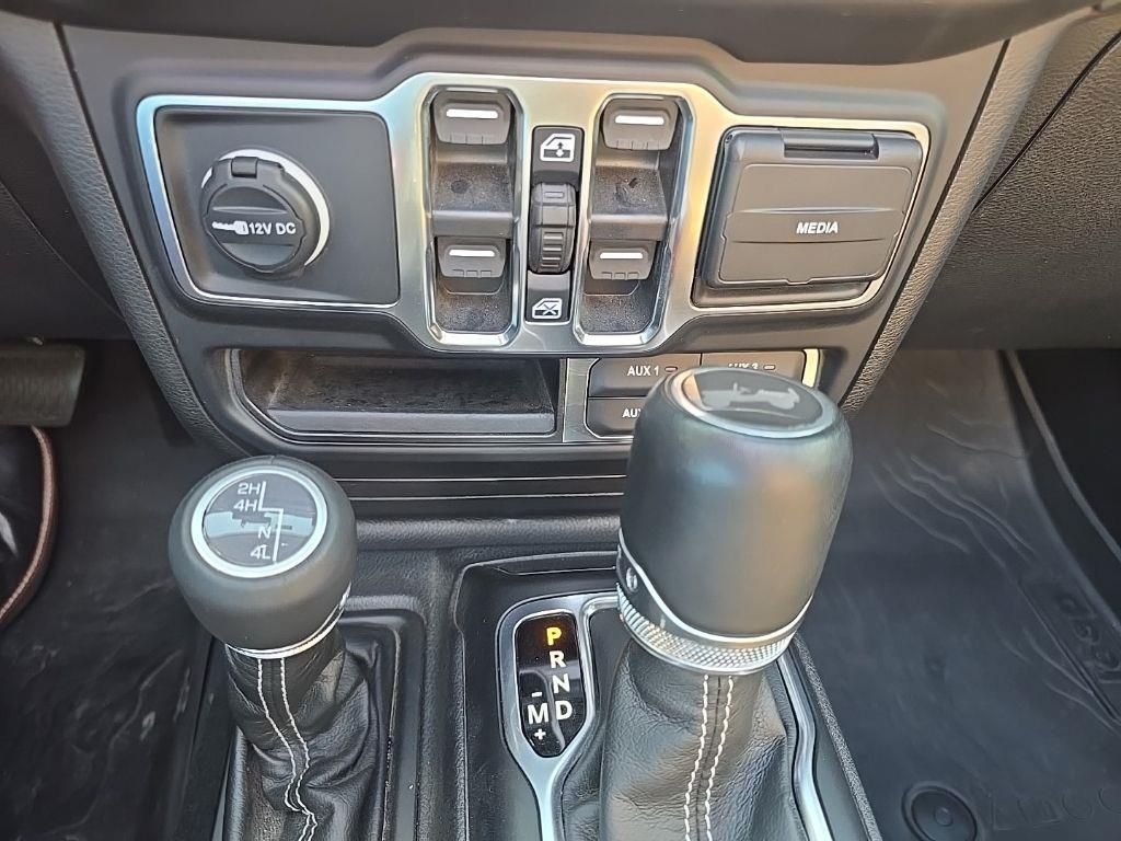 Used 2023 White Jeep Sahara image 10