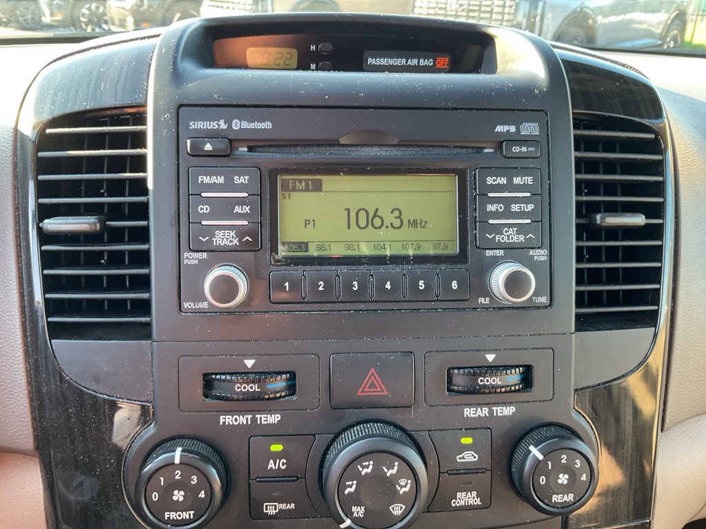 Used 2012 White Kia EX image 17