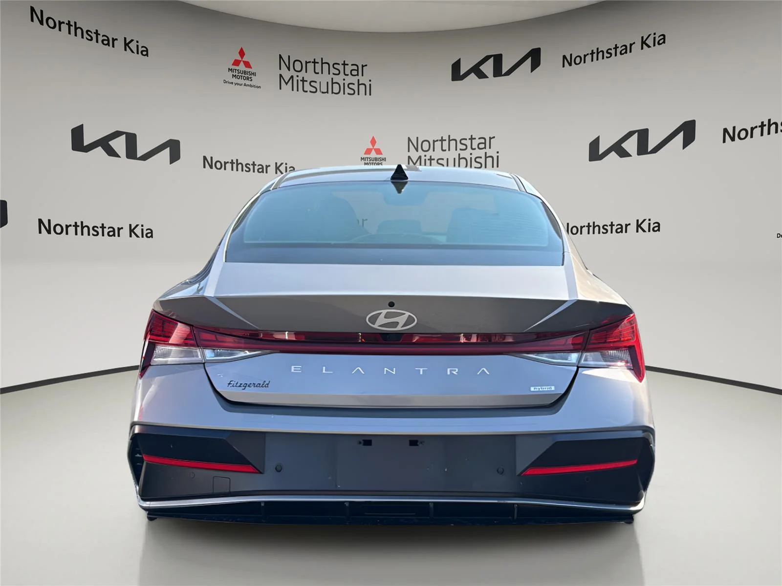 Used 2024 Fluid Metal Hyundai Limited image 4