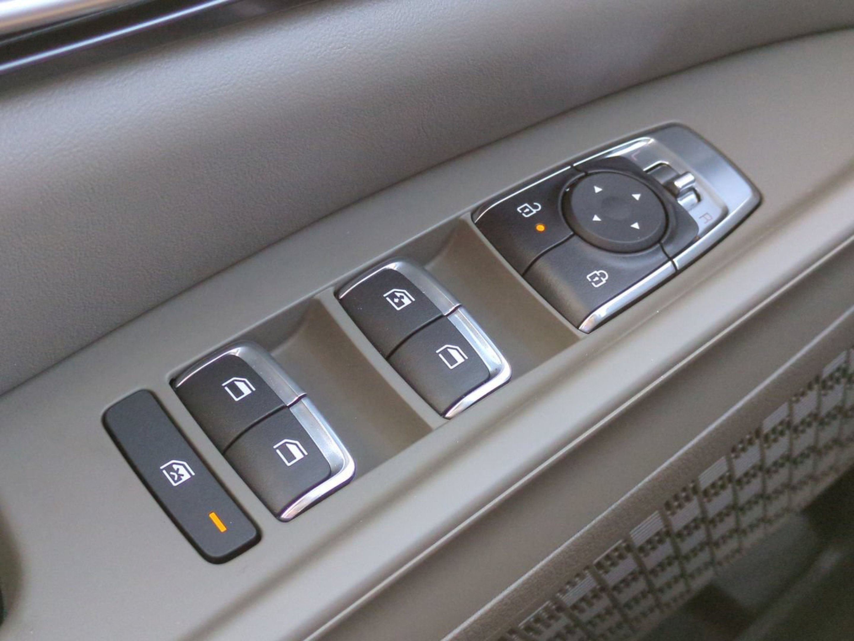 New 2026 Snow White Pearl Kia LXS image 24