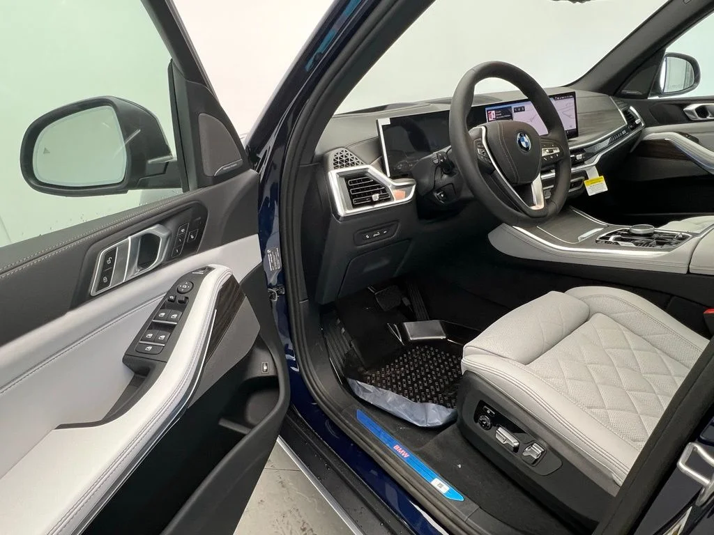 Used 2026 Tanzanite Blue II Metallic BMW xDrive50e image 22