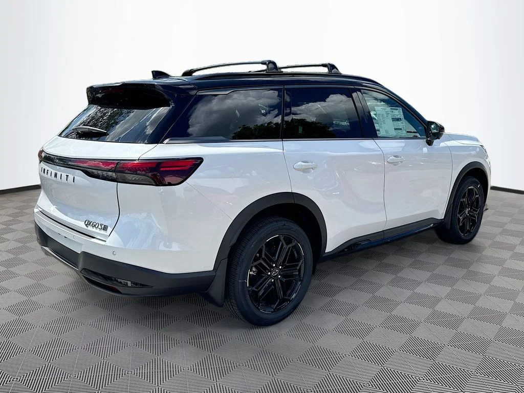 New 2027 2T RAD WHT INFINITI Sport AWD image 5