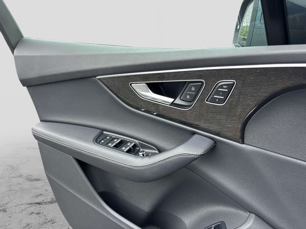 Used 2025  Audi 55 Premium Plus image 20