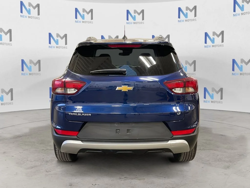 Used 2023 Blue Chevrolet LT image 4