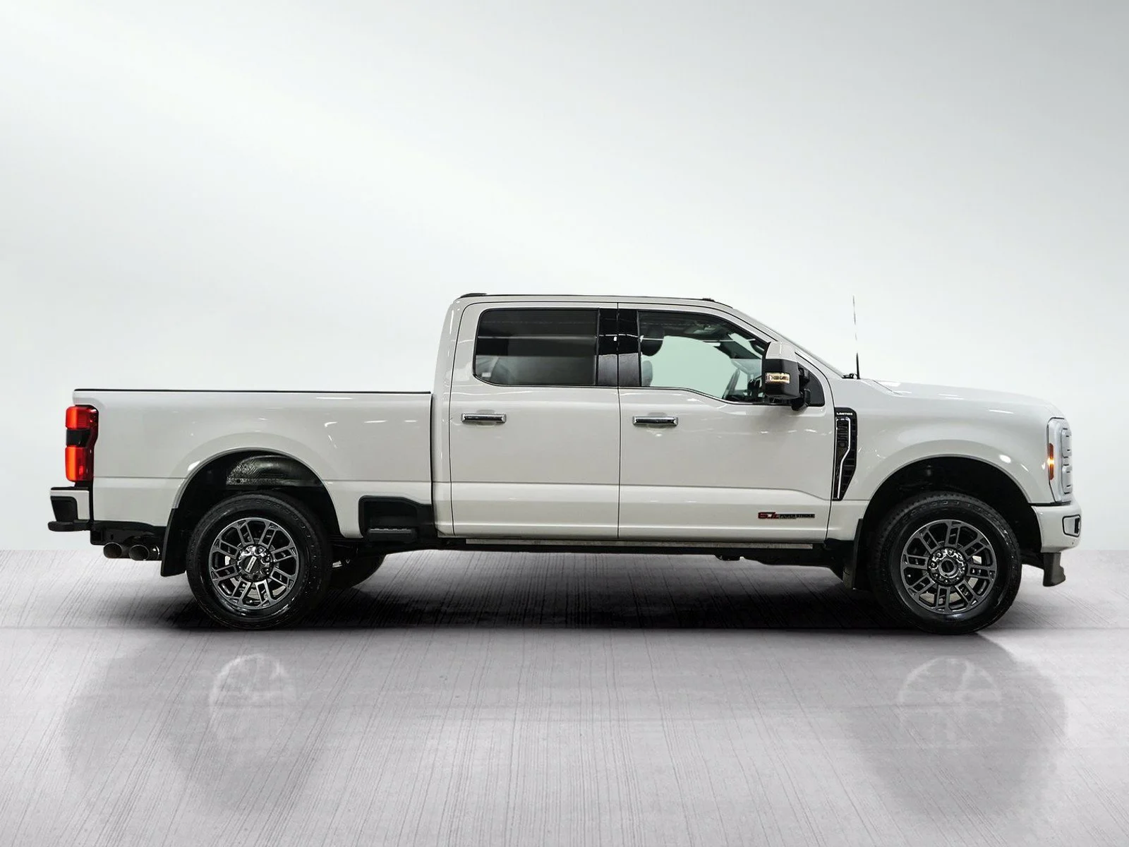 Used 2023 Star White Metallic Tri-Coat Ford Limited image 6