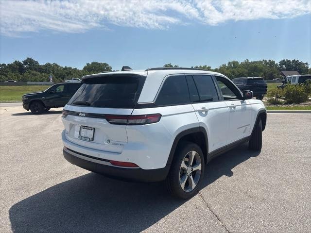 New 2026 Bright White Clear-Coat Exterior Paint Jeep Limited image 10