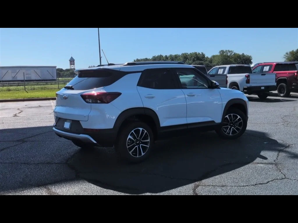 New 2026 Summit White Chevrolet LT image 32