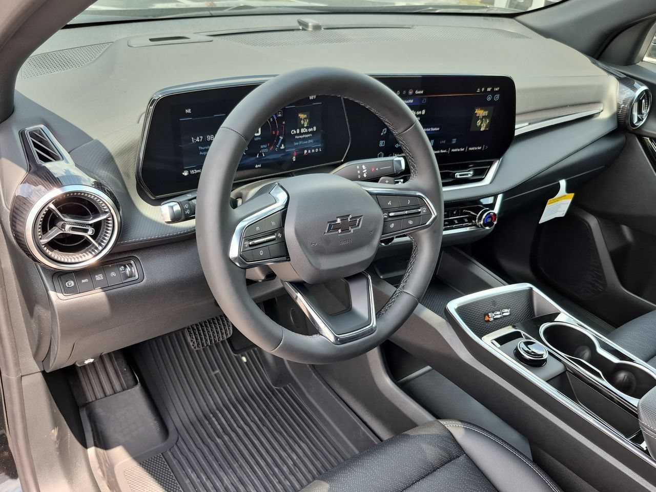 2027 Chevrolet Equinox LT - Photo 10